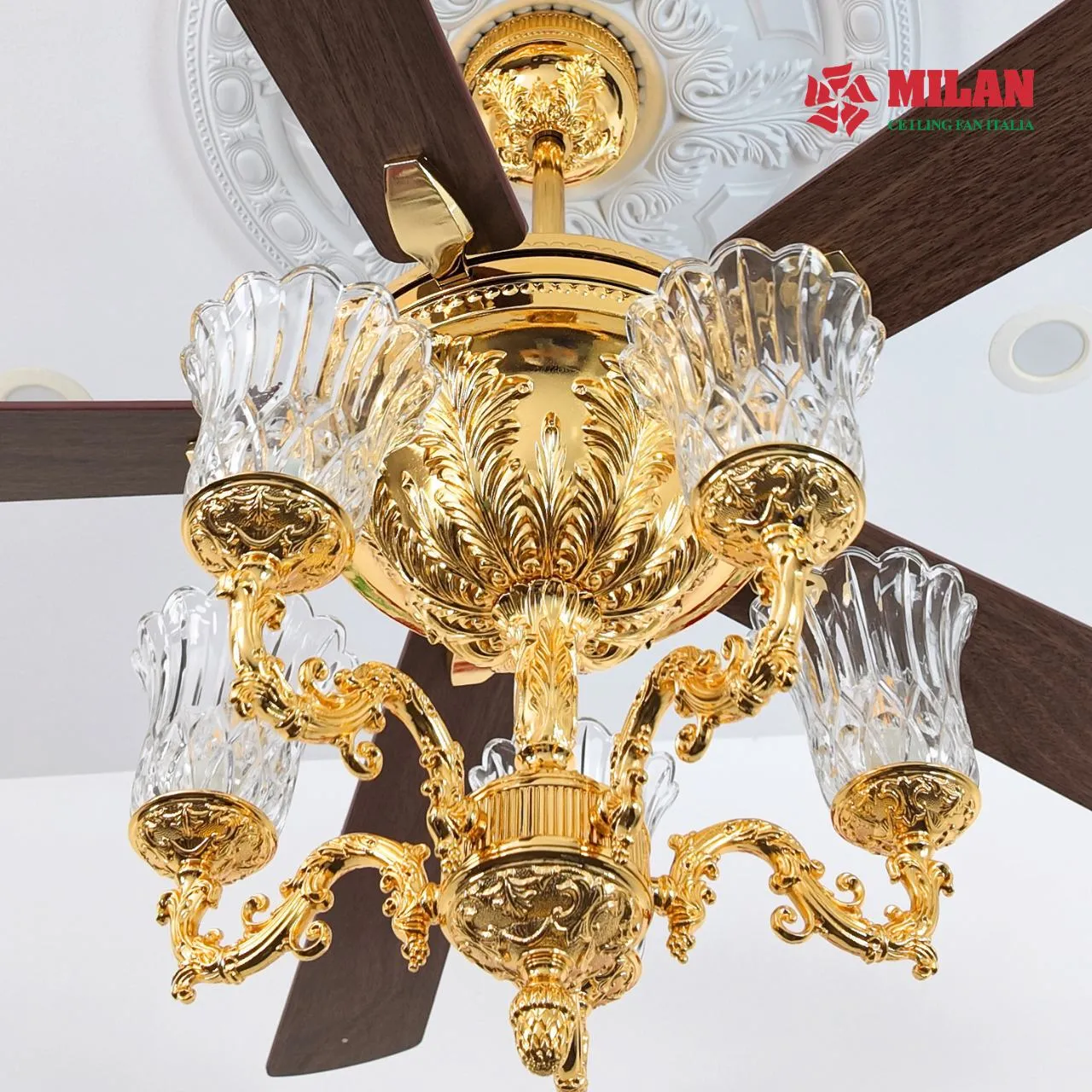 Quạt trần có đèn 5 cánh mạ vàng FY968 thiết kế độc đáo, hiện đại, sang trọng